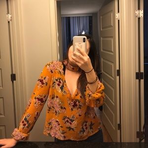 Floral blouse with fromt cutout detail